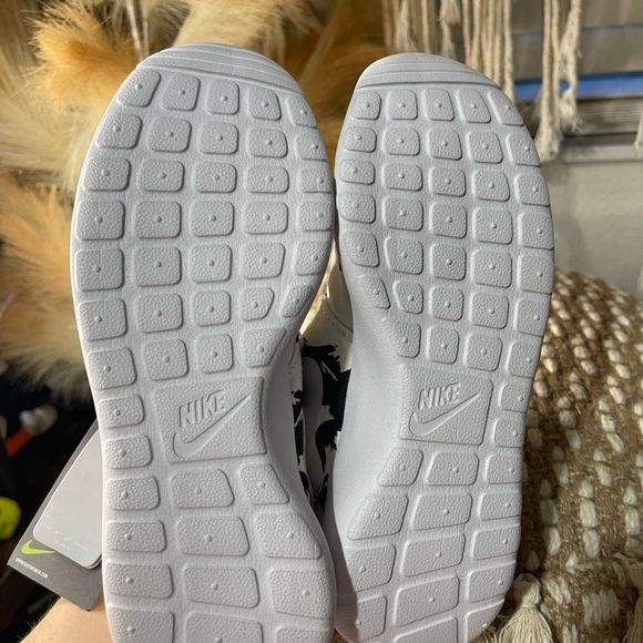 Nike Palm Tree Roshe Sneakers Shoes - Picture 5 of 7